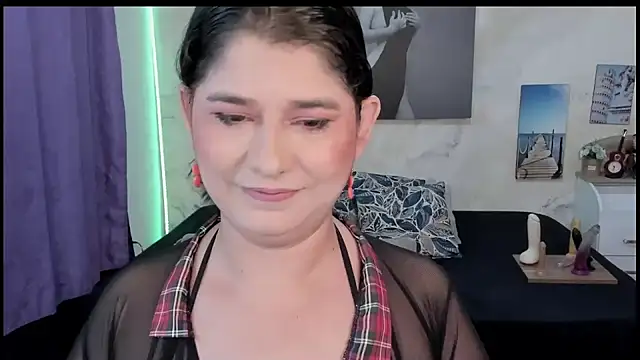 Snapshot of alinabozz1 chatting on July 21, 4:59 am alinabozz1 online show from July 21, 4:59 am