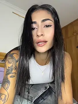 emilie xx  online show from May 4, 3:35 am