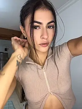 emilie xx  online show from May 6, 3:17 pm