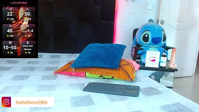 Snapshot of foxhellenxxxx chatting on September 17, 3:03 pm foxhellenxxxx online show from September 17, 3:03 pm