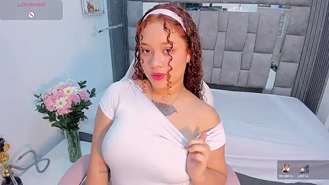 zulyjones online show from December 15, 12:42 pm