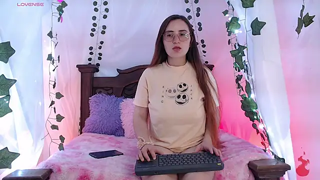 Snapshot of centaurigirl chatting on February 10, 11:13 pm centaurigirl online show from February 10, 11:13 pm