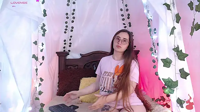 Snapshot of centaurigirl chatting on February 24, 4:38 am centaurigirl online show from February 24, 4:38 am