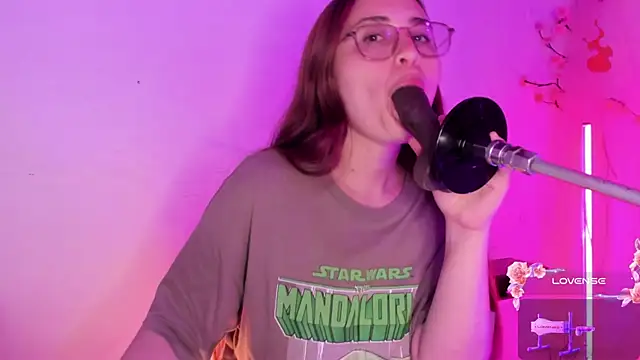 Snapshot of centaurigirl chatting on September 30, 3:55 am centaurigirl online show from September 30, 3:55 am