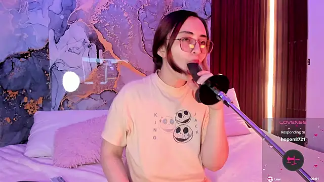 Snapshot of centaurigirl chatting on October 18, 3:42 am centaurigirl online show from October 18, 3:42 am