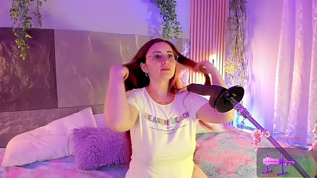 Snapshot of centaurigirl chatting on February 5, 3:44 am centaurigirl online show from February 5, 3:44 am