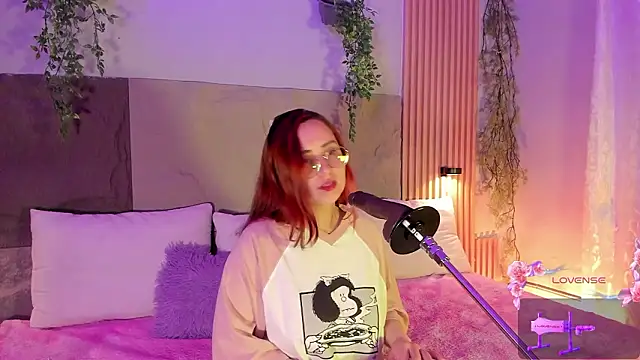 Snapshot of centaurigirl chatting on February 12, 11:44 pm centaurigirl online show from February 12, 11:44 pm