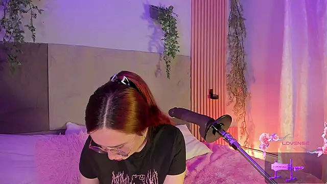 Snapshot of centaurigirl chatting on February 19, 4:30 am centaurigirl online show from February 19, 4:30 am