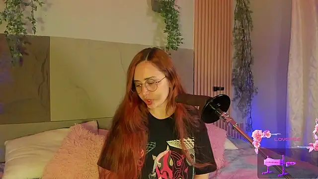 Snapshot of centaurigirl chatting on February 24, 5:05 am centaurigirl online show from February 24, 5:05 am