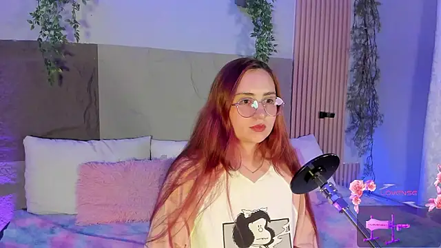 Snapshot of centaurigirl chatting on February 25, 4:11 am centaurigirl online show from February 25, 4:11 am