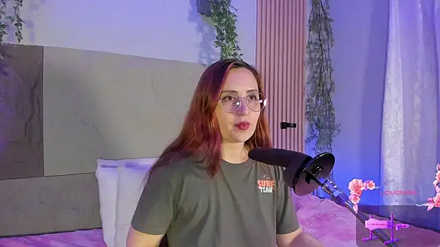 centaurigirl online show from March 4, 11:55 pm