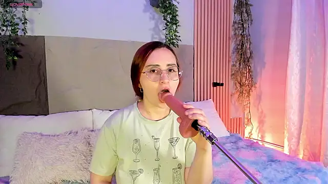 centaurigirl online show from March 15, 11:00 pm