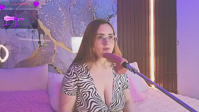 centaurigirl online show from June 27, 2:05 am