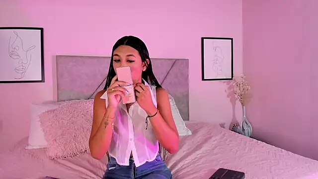 Emilyh  online show from October 22, 10:37 am