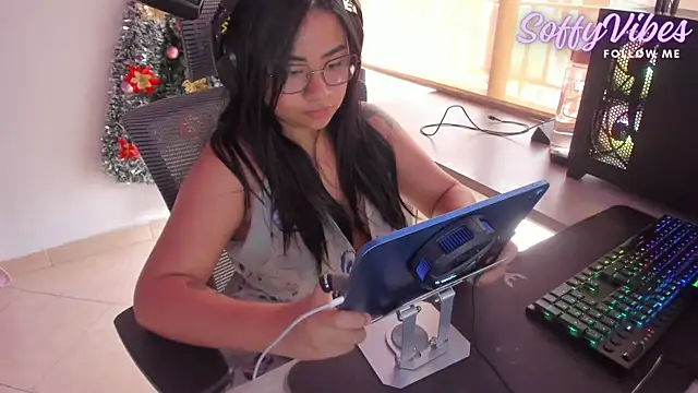 Snapshot of soffyvibes- chatting on December 28, 8:25 pm soffyvibes- online show from December 28, 8:25 pm