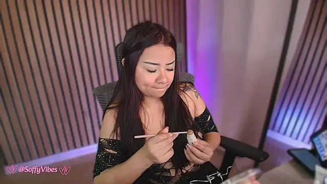 Snapshot of soffyvibes- chatting on October 13, 1:05 am soffyvibes- online show from October 13, 1:05 am