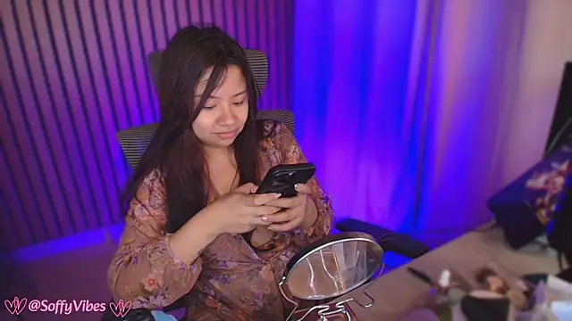 Snapshot of soffyvibes- chatting on November 27, 11:07 pm soffyvibes- online show from November 27, 11:07 pm