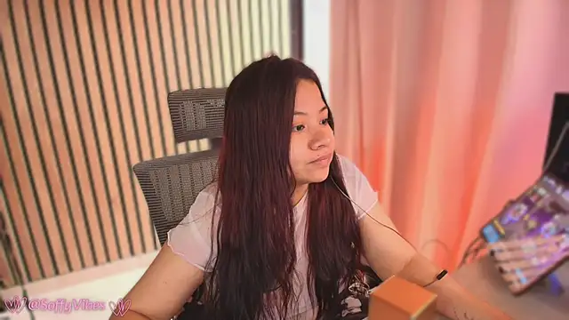 Snapshot of soffyvibes- chatting on December 2, 3:18 pm soffyvibes- online show from December 2, 3:18 pm