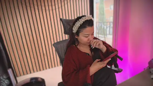 Snapshot of soffyvibes- chatting on January 6, 9:07 pm soffyvibes- online show from January 6, 9:07 pm