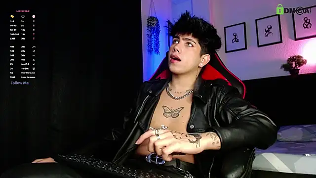 LyleBennett  online show from March 27, 11:32 am