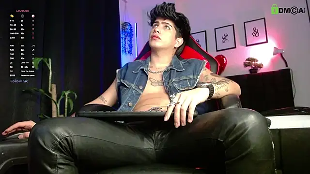 LyleBennett  online show from March 31, 11:43 am