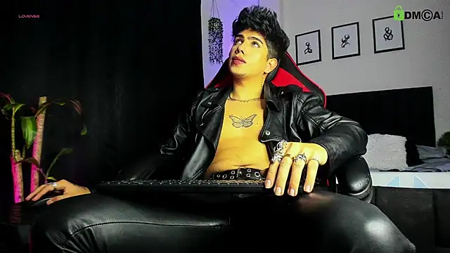 LyleBennett  online show from June 22, 10:34 am