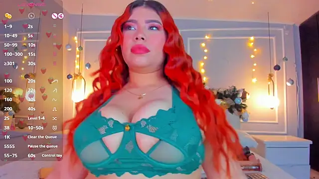 Snapshot of stephaniediaz chatting on December 6, 3:52 am stephaniediaz online show from December 6, 3:52 am