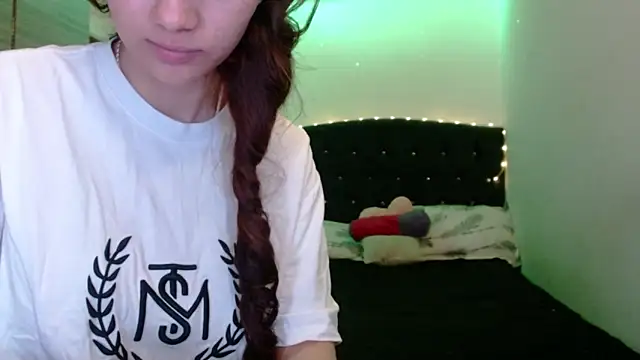 holy juli online show from May 25, 4:07 am