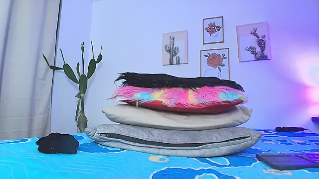 Snapshot of miwa_cute chatting on February 13, 2:01 am miwa cute online show from February 13, 2:01 am