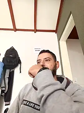 Snapshot of P4uzud4O chatting on February 11, 11:59 am P4uzud4O online show from February 11, 11:59 am