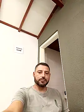 Snapshot of P4uzud4O chatting on February 24, 8:40 pm P4uzud4O online show from February 24, 8:40 pm