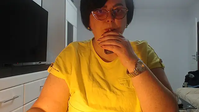 Amandamuller1982 online show from April 13, 5:29 pm