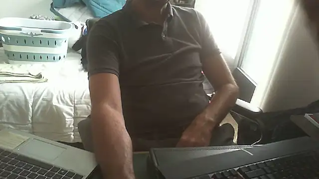 shyfrenchcock1 online show from July 15, 9:25 am