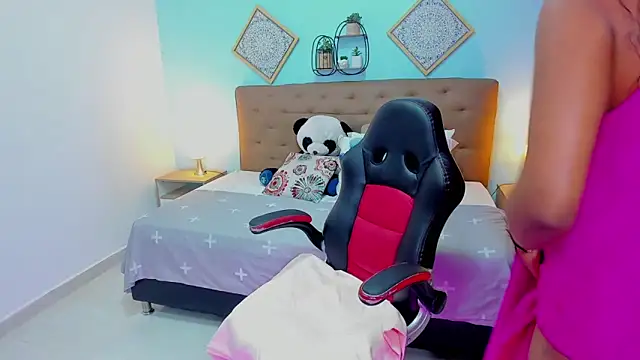 Edelaine rogers online show from April 12, 5:12 am