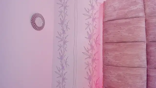 Snapshot of HazelMoret chatting on February 10, 6:13 pm HazelMoret online show from February 10, 6:13 pm