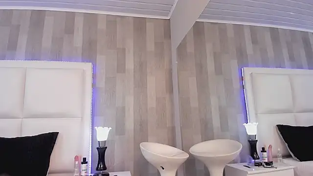 Snapshot of HazelMoret chatting on February 12, 2:54 pm HazelMoret online show from February 12, 2:54 pm