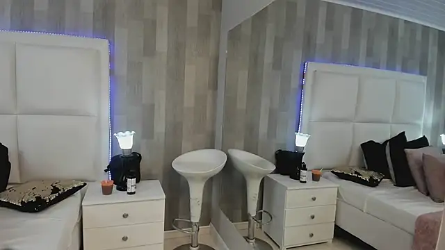 Snapshot of HazelMoret chatting on February 13, 12:21 pm HazelMoret online show from February 13, 12:21 pm