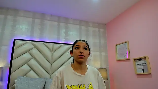 Snapshot of HazelMoret chatting on September 16, 11:33 am HazelMoret online show from September 16, 11:33 am