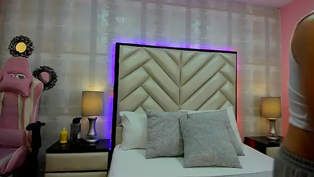 Snapshot of HazelMoret chatting on September 17, 11:34 am HazelMoret online show from September 17, 11:34 am