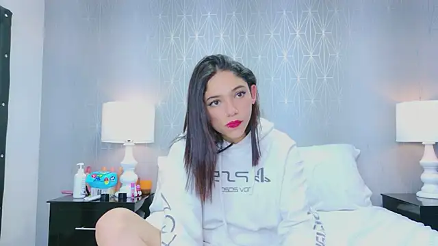 Snapshot of HazelMoret chatting on February 8, 3:37 pm HazelMoret online show from February 8, 3:37 pm