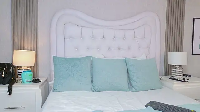 Snapshot of HazelMoret chatting on February 21, 3:18 am HazelMoret online show from February 21, 3:18 am