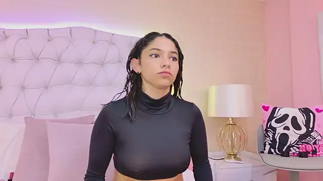 Snapshot of HazelMoret chatting on April 4, 11:08 am HazelMoret online show from April 4, 11:08 am