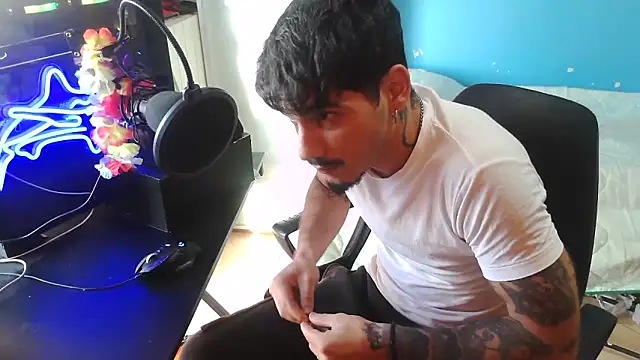 Badboyi1997 online show from October 19, 3:01 pm