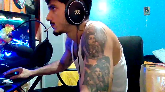 Badboyi1997 online show from October 31, 1:17 am