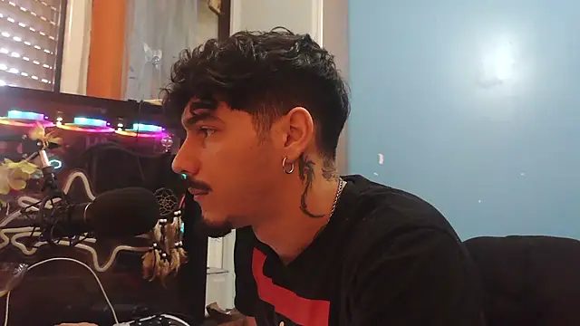 Badboyi1997 online show from February 6, 9:23 am