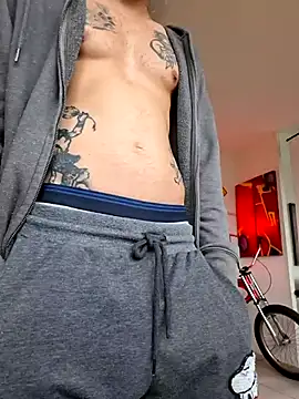 mileflav0r online show from April 25, 5:43 am