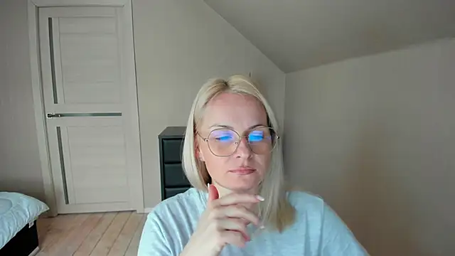 Alicee Gracee online show from February 15, 12:22 pm