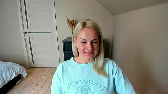 Alicee Gracee online show from October 13, 8:36 am