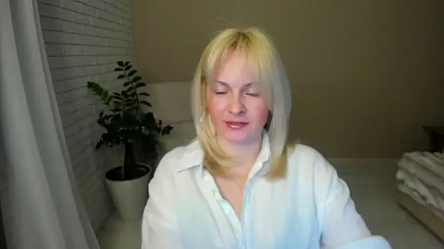 Alicee Gracee online show from February 17, 7:42 pm