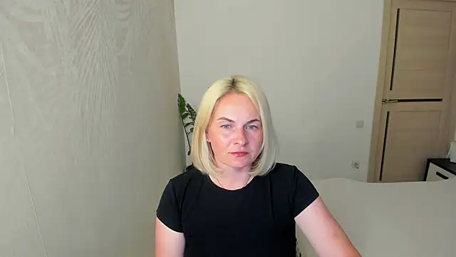 Snapshot of Alicee_Gracee chatting on June 20, 5:38 pm Alicee Gracee online show from June 20, 5:38 pm